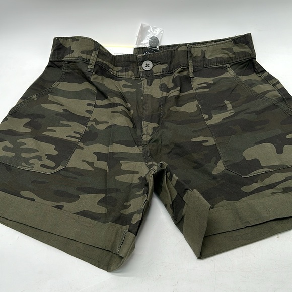 New🇺🇸 Sanctuary Social Standard Women's Hero Relaxed Camo Utility Shorts - Picture 6 of 6